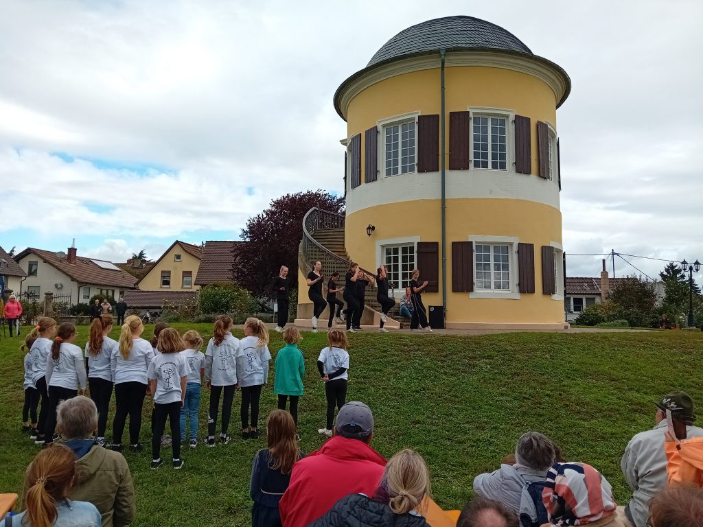 Auftritt der Dance Stars beim Erntedankfest 2025