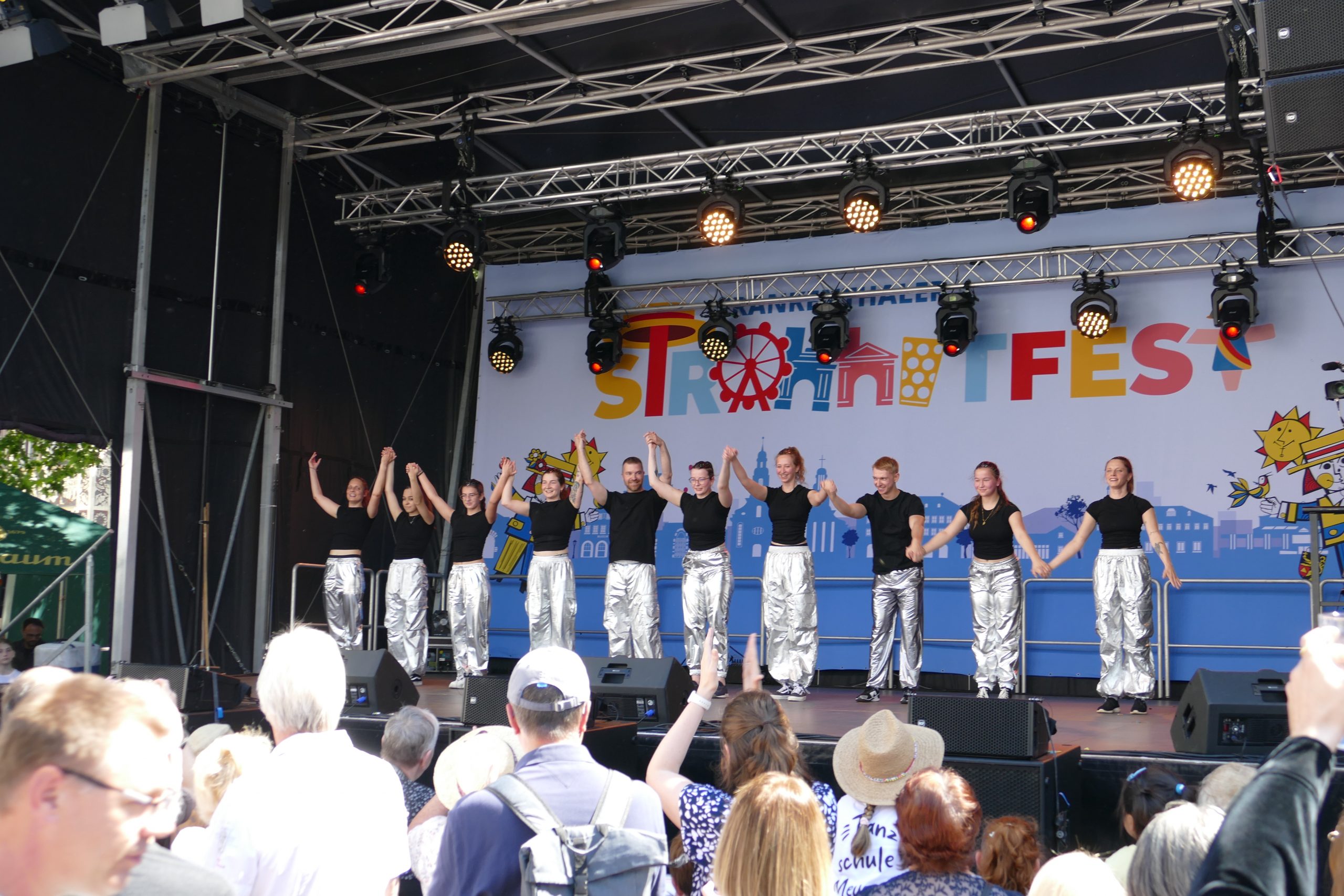 PureBetas auf der Huptbühne des Strohhutfestes